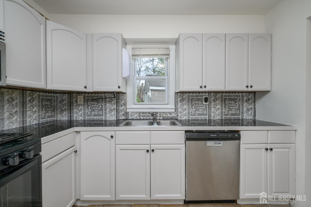 438 Belgrade Street - Photo 14