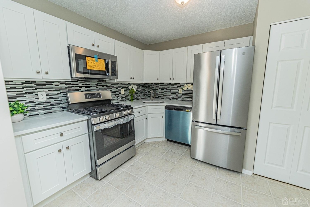 142 Darwin Lane - Photo 1