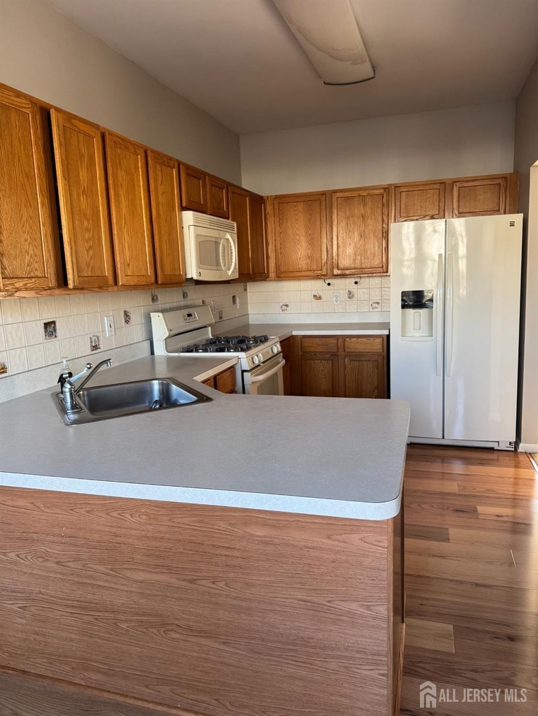 30 Amesbury Court - Photo 4