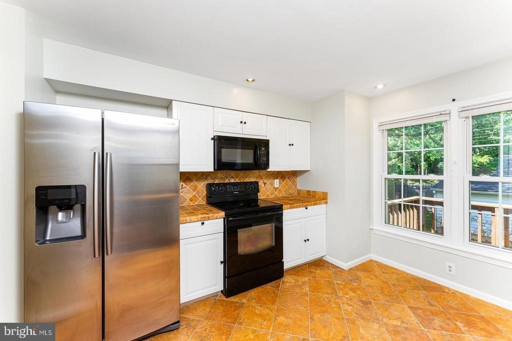 8415 Hollis Lane - Photo 6