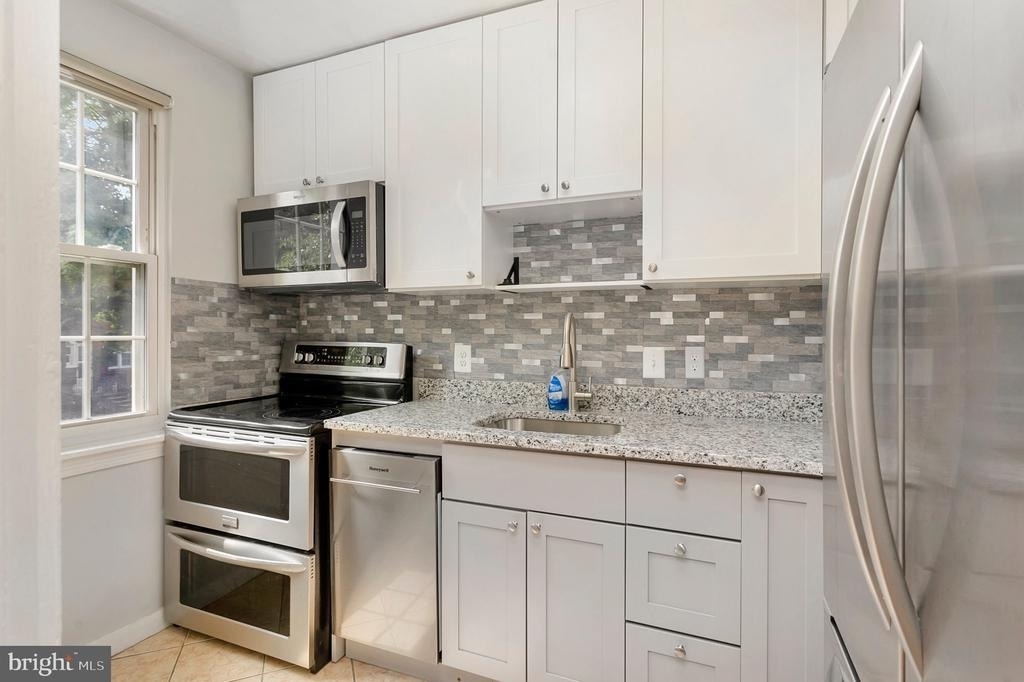 3201 Commonwealth Avenue - Photo 13