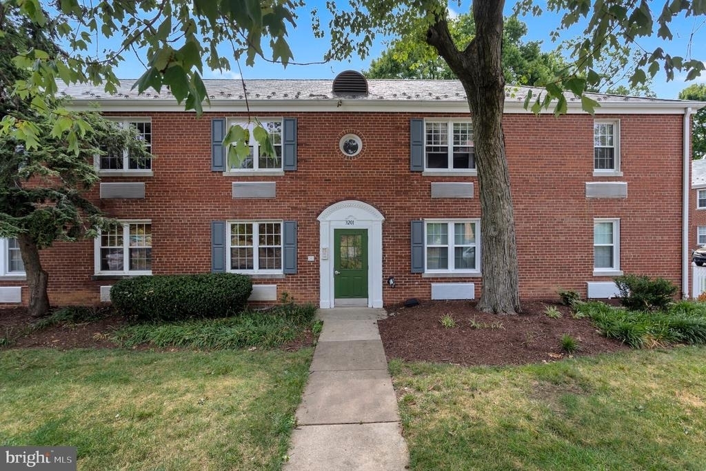 3201 Commonwealth Avenue - Photo 0