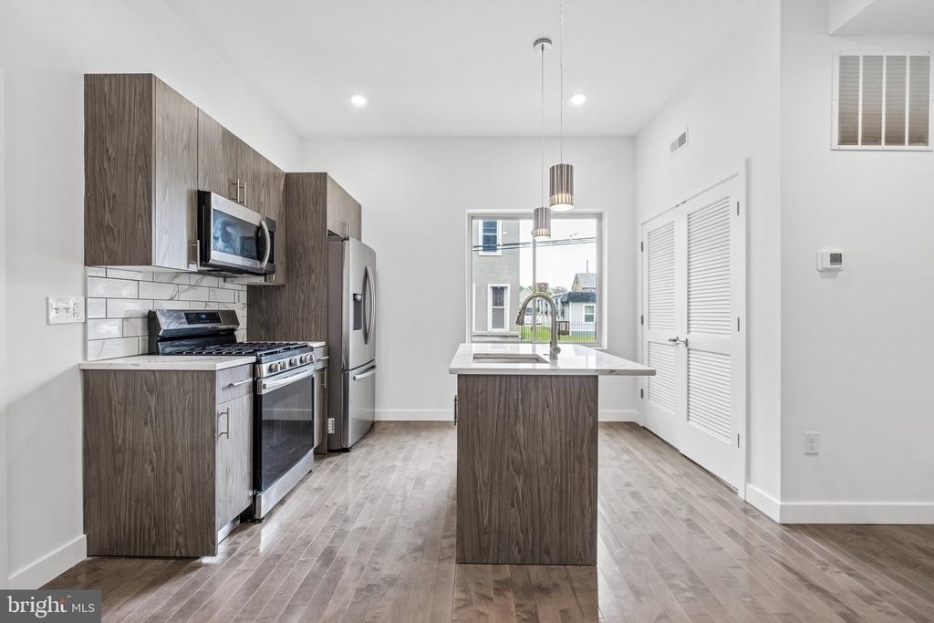 1945 N 7th Street - Photo 5