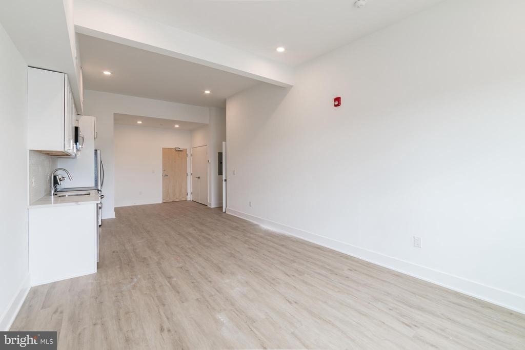 1622 Point Breeze Avenue - Photo 5