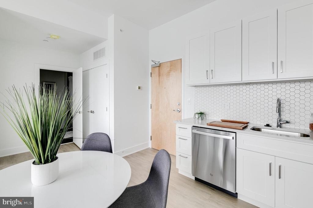2201 Washington Avenue - Photo 14
