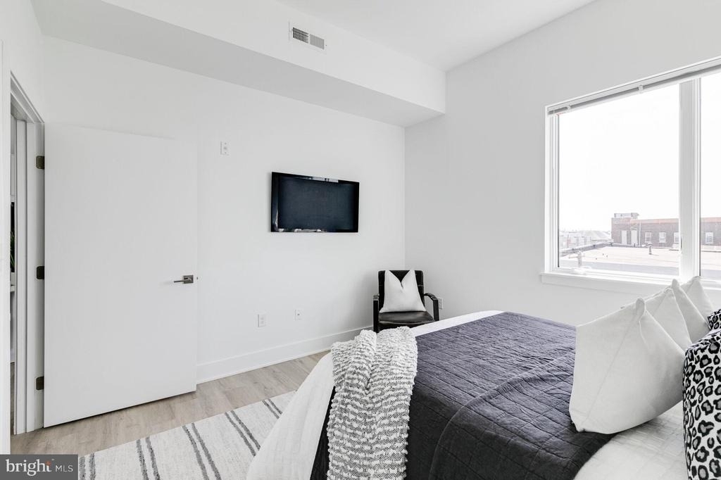 2201 Washington Avenue - Photo 2