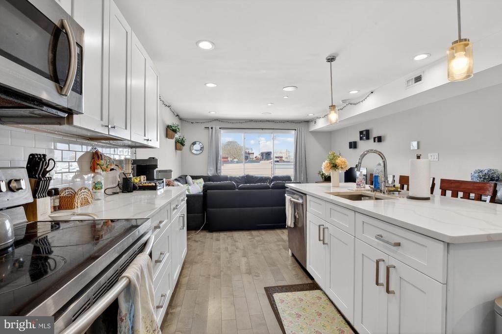 1650 Point Breeze Avenue - Photo 3