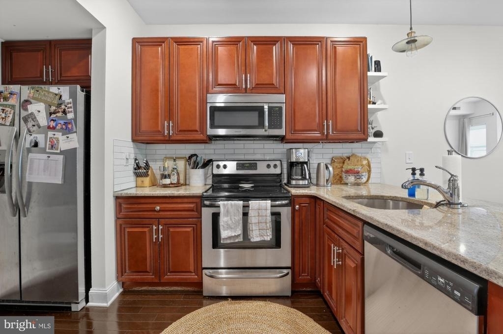 2115 Carpenter Street - Photo 2