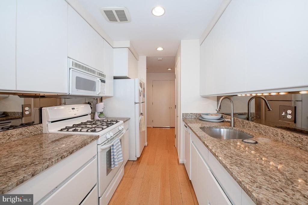 1637 Oakwood Drive - Photo 5