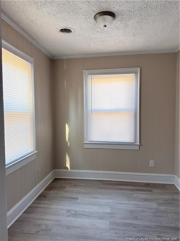 307 Hawthorne Drive - Photo 2