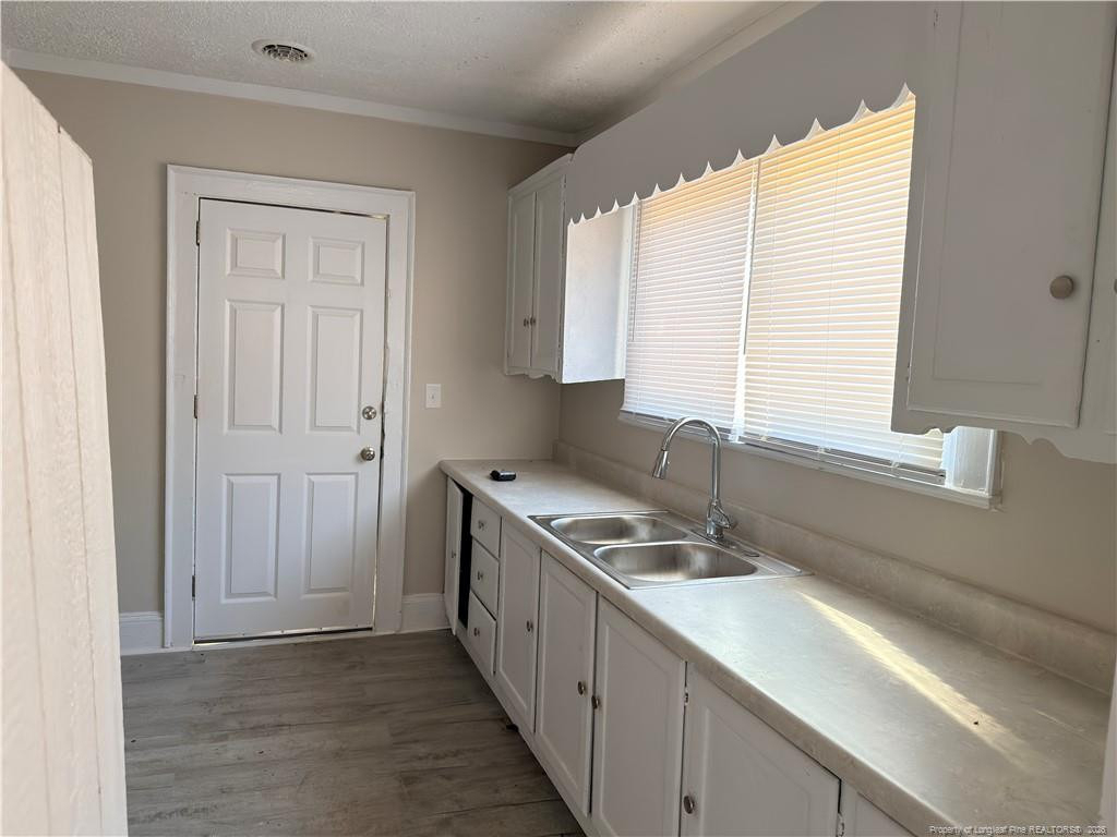 307 Hawthorne Drive - Photo 3