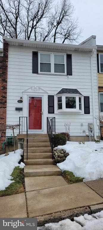 423 N Mount Vernon Circle - Photo 0
