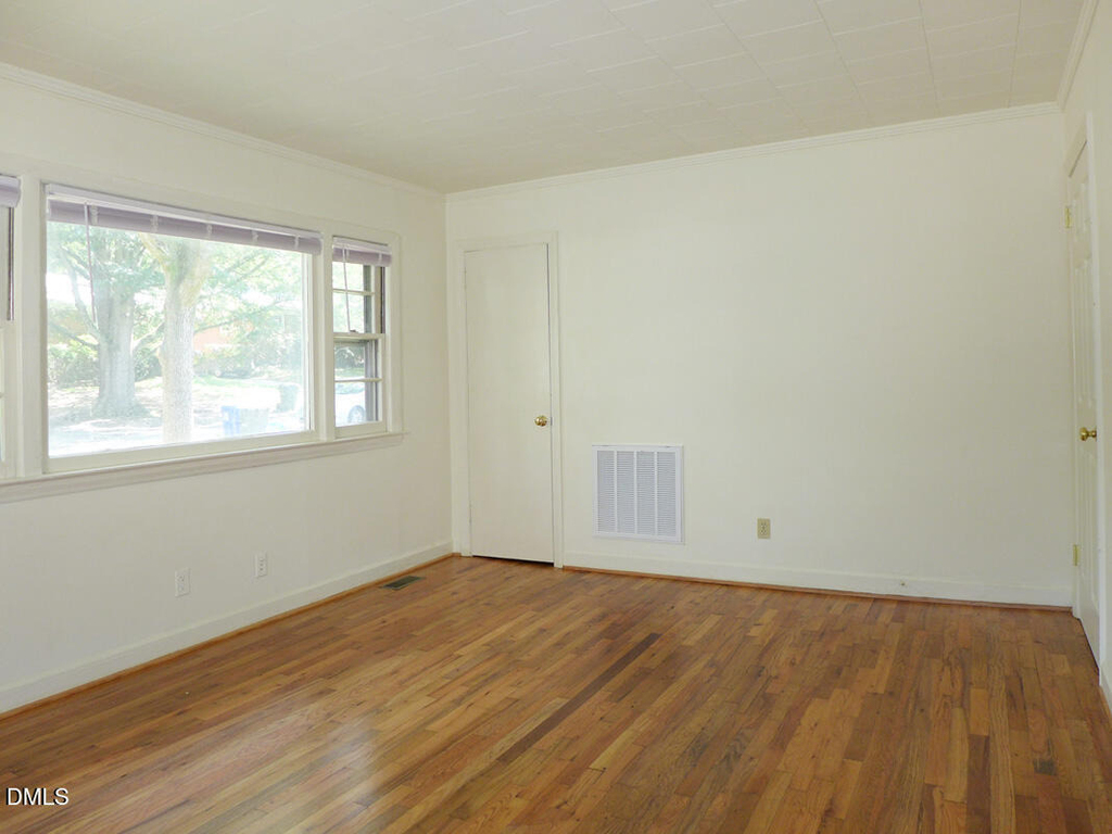111 Isley Street - Photo 3
