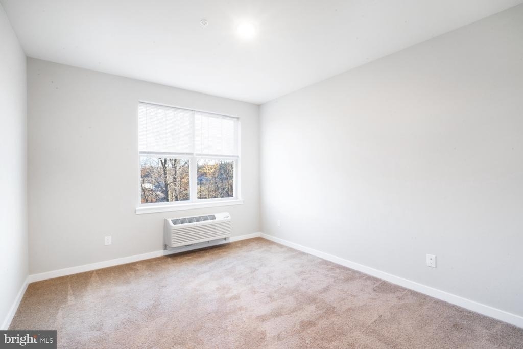 400 E Oak Avenue - Photo 9