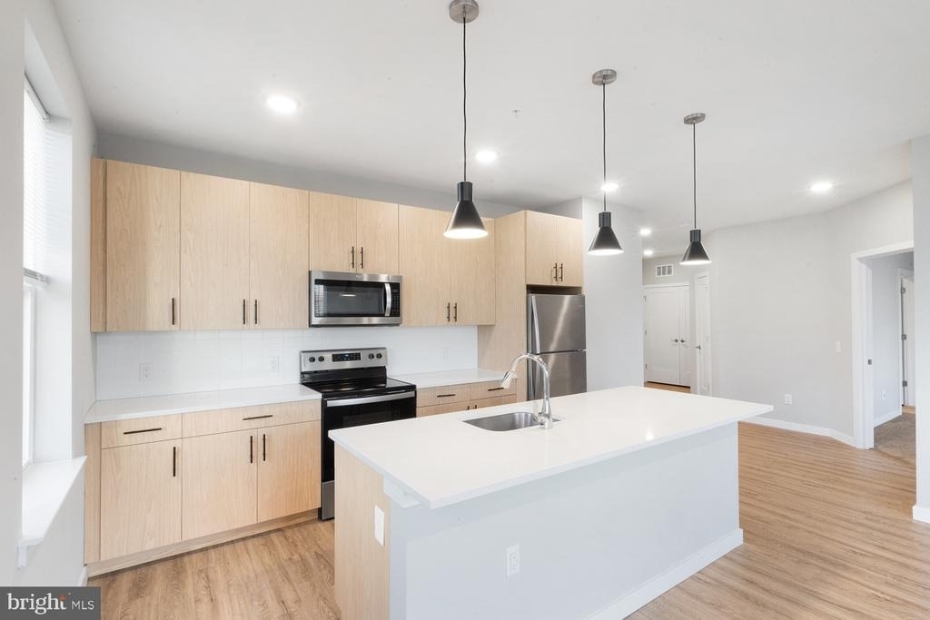 400 E Oak Avenue - Photo 3