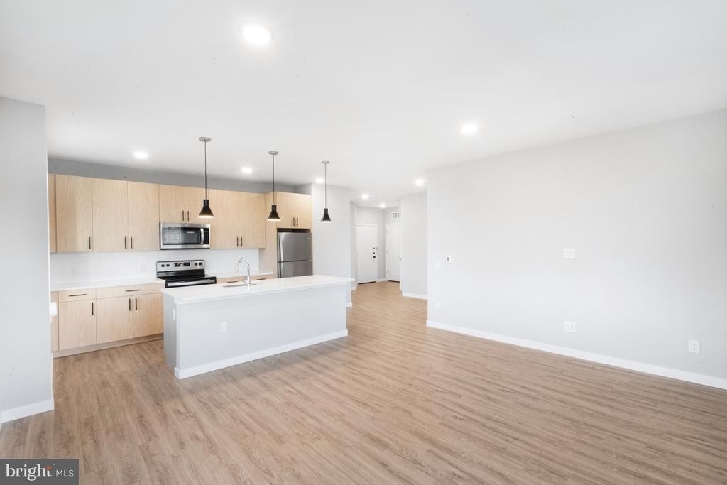 400 E Oak Avenue - Photo 1