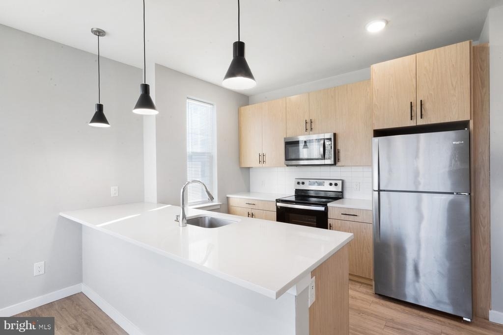 400 E Oak Avenue - Photo 2