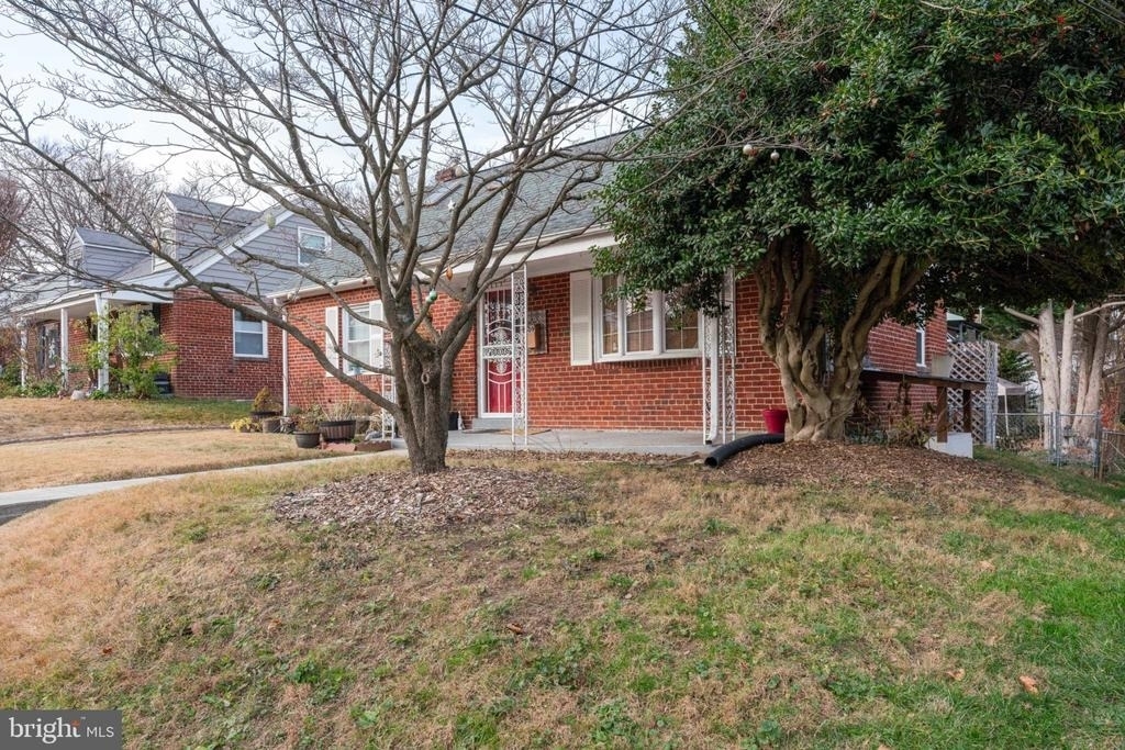 1609 Brisbane Street - Photo 2
