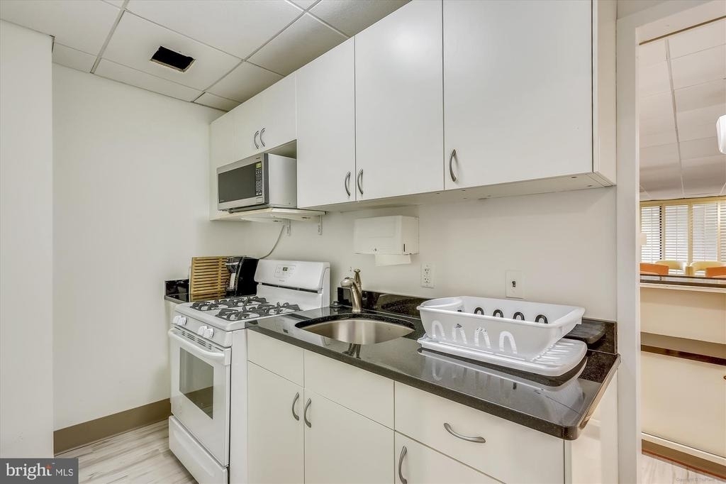 4242 East-west Highway - Photo 33