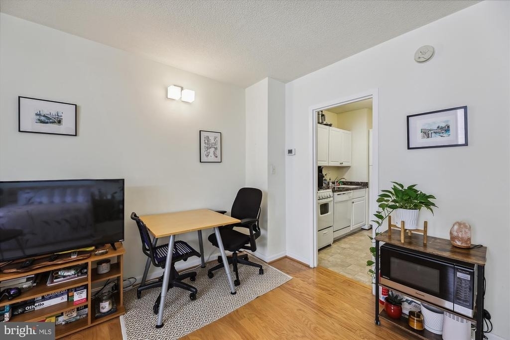 4242 East-west Highway - Photo 17