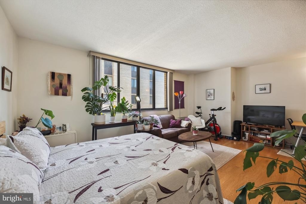 4242 East-west Highway - Photo 10