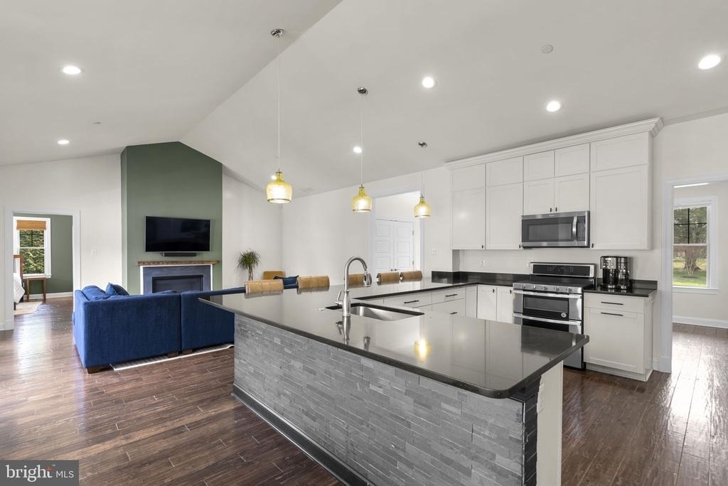 17601 Crystal Spring Terrace - Photo 10