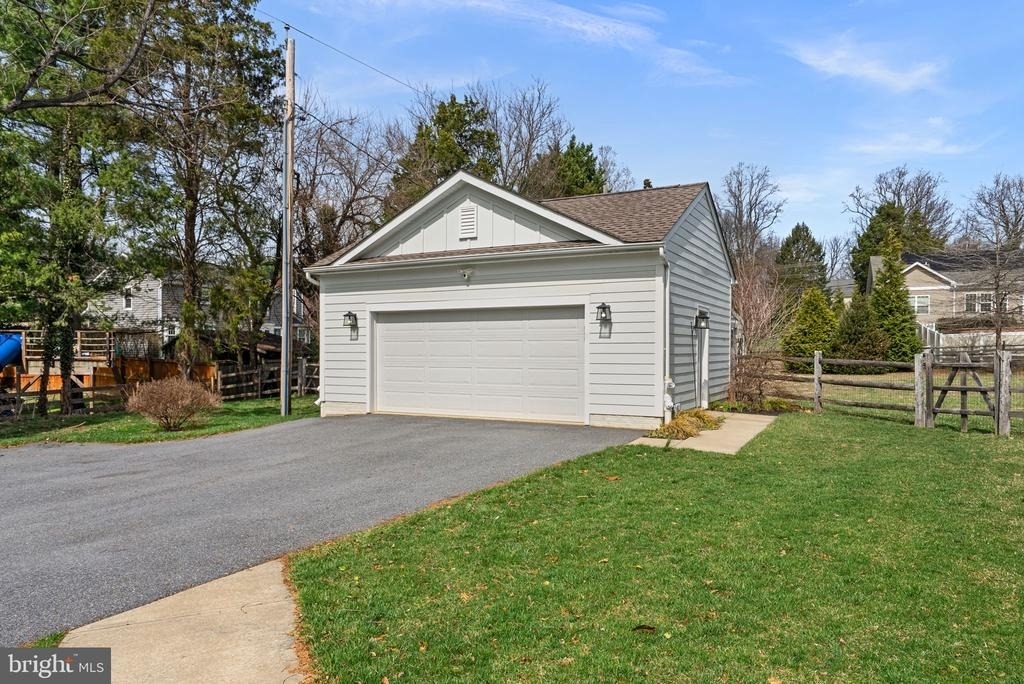 17601 Crystal Spring Terrace - Photo 43
