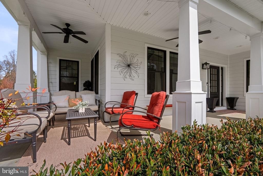 17601 Crystal Spring Terrace - Photo 2