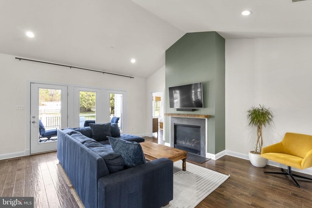 17601 Crystal Spring Terrace - Photo 4