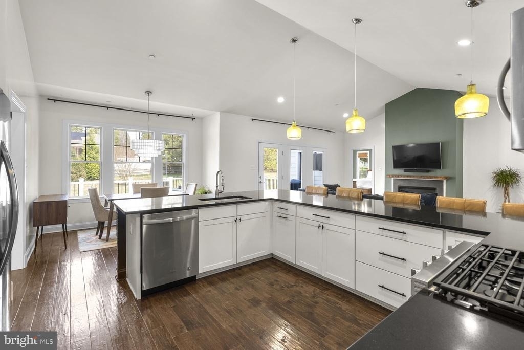 17601 Crystal Spring Terrace - Photo 11