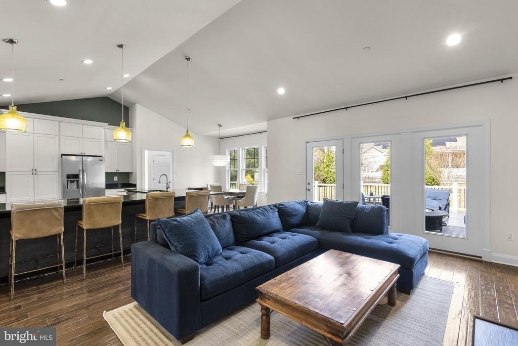 17601 Crystal Spring Terrace - Photo 7