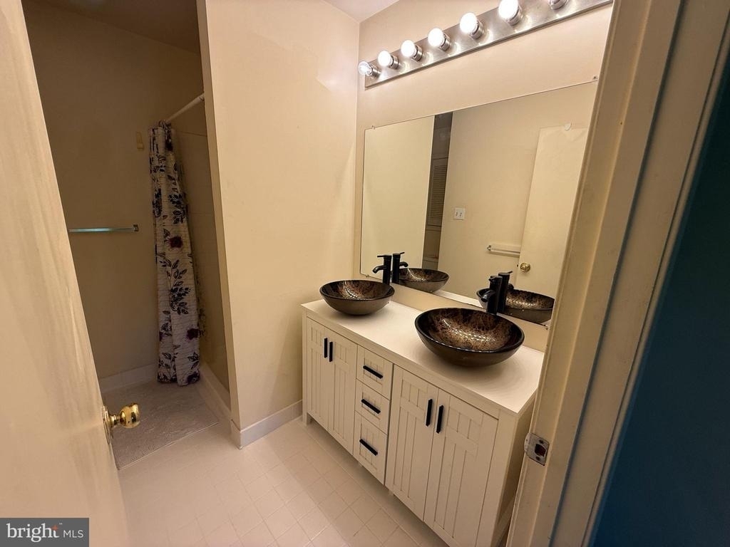 4711 Leyden Way - Photo 7