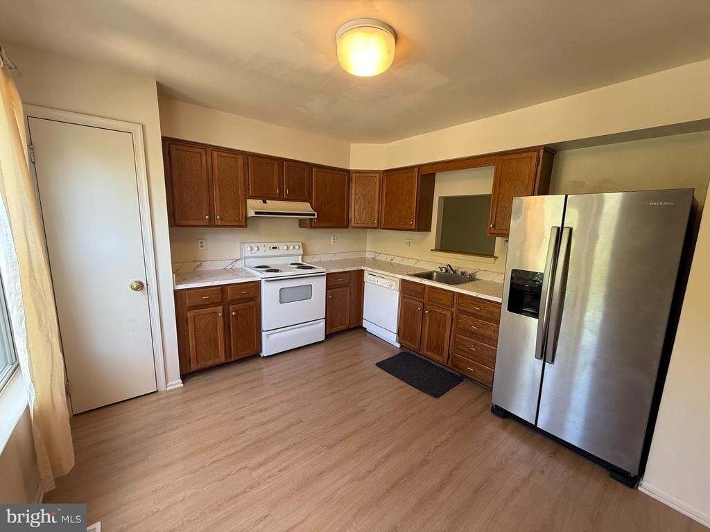 4711 Leyden Way - Photo 0