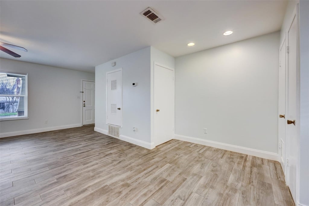 2701 St Edwards Cres - Photo 6