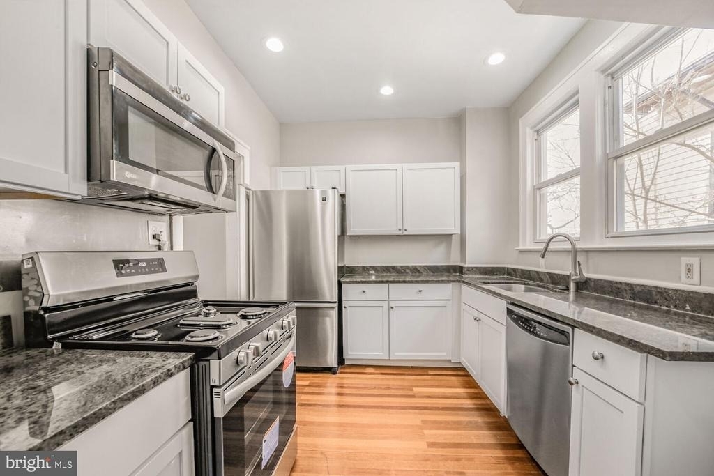 3216 22nd Street Ne - Photo 9