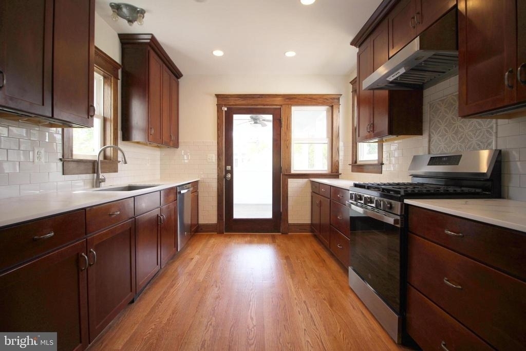 2417 Otis Street Ne - Photo 4