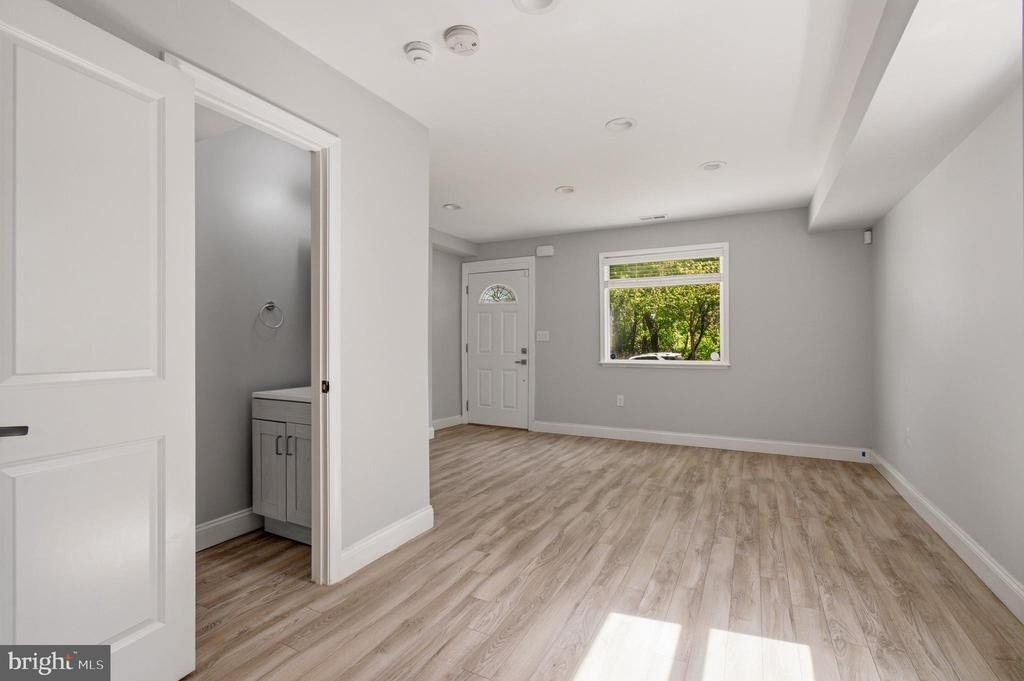 1527 Morris Road Se - Photo 10