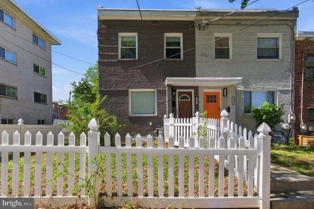 1527 Morris Road Se - Photo 0