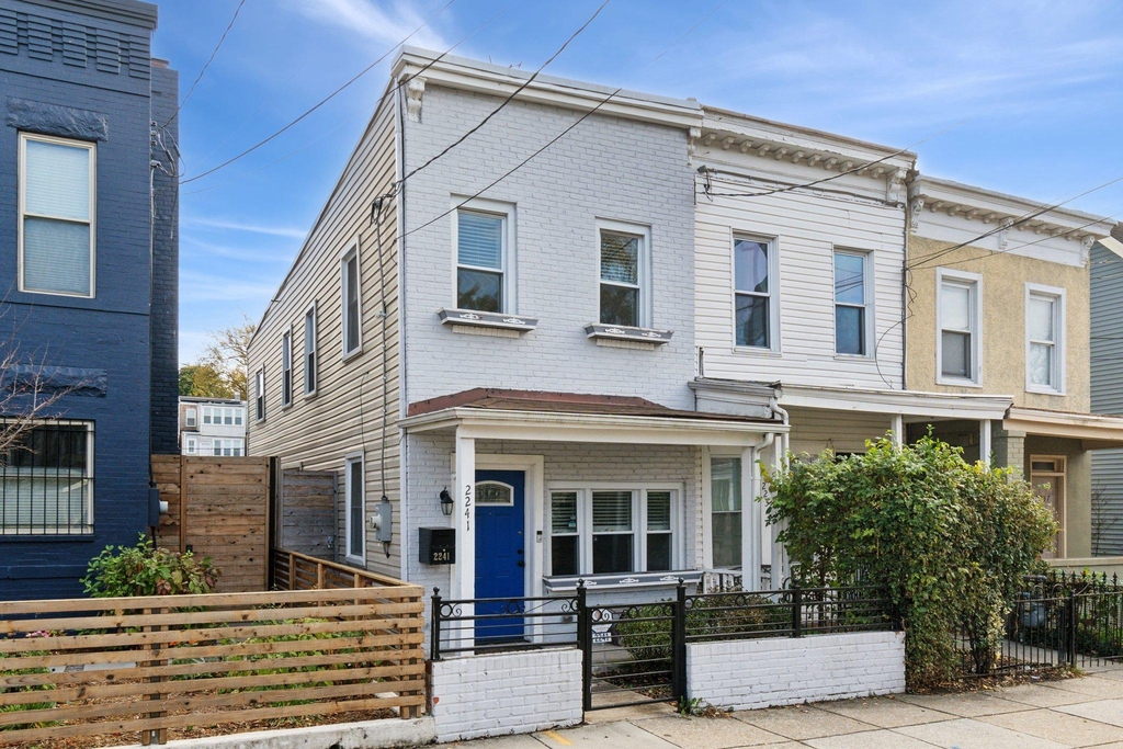 2241 Prout Street Se - Photo 2