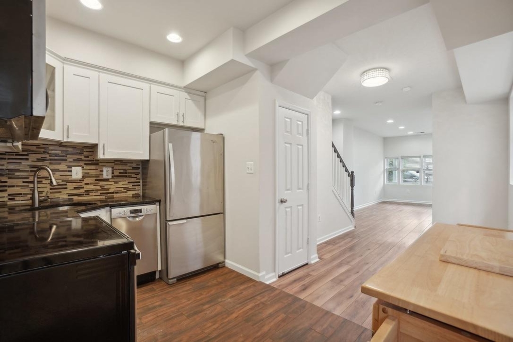 2241 Prout Street Se - Photo 5