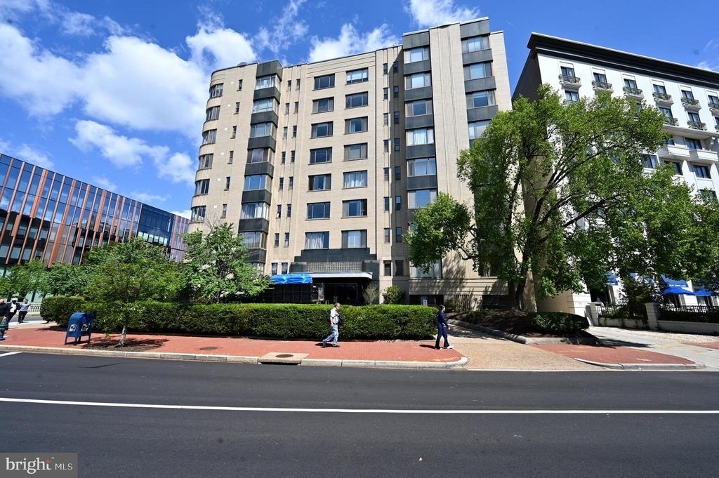 1 Scott Circle Nw - Photo 0