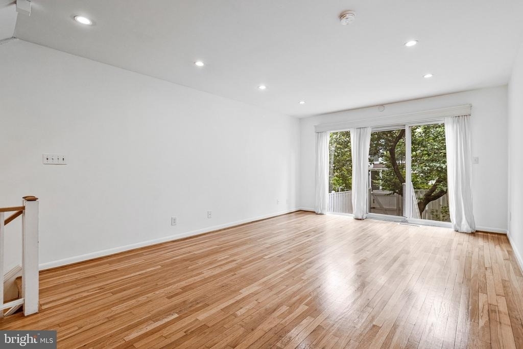 206 G Street Sw - Photo 3