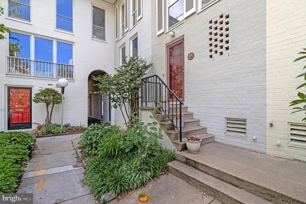 206 G Street Sw - Photo 0