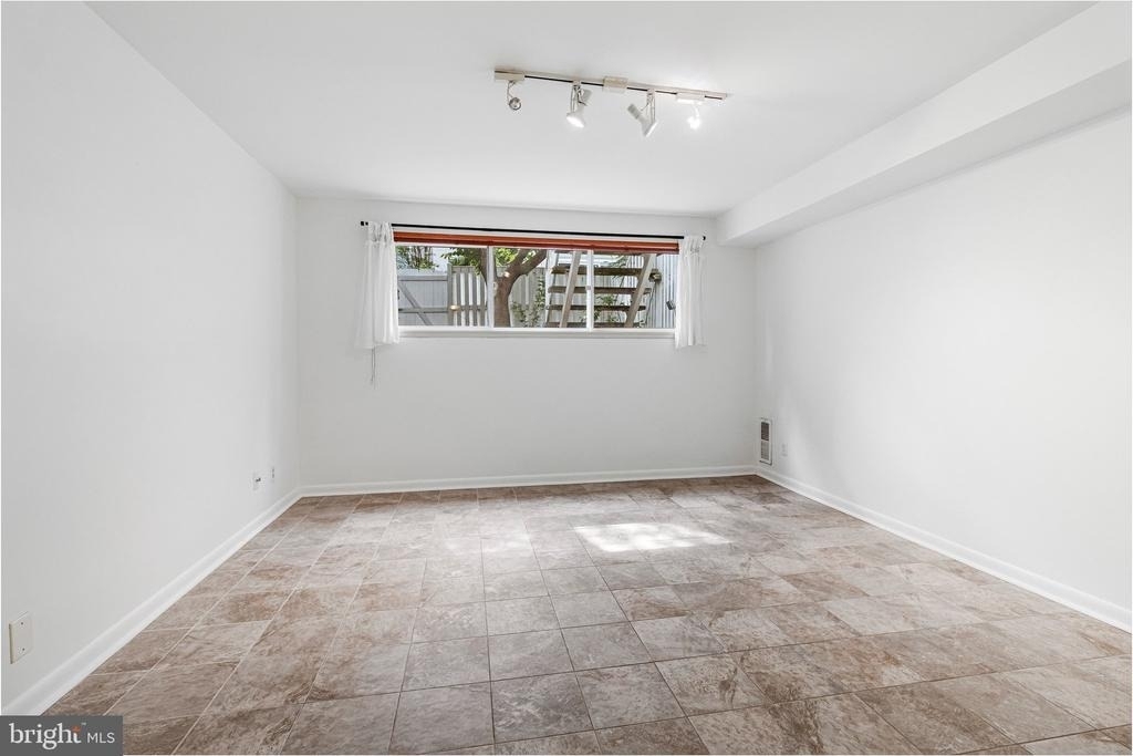 206 G Street Sw - Photo 25