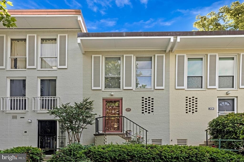 206 G Street Sw - Photo 1