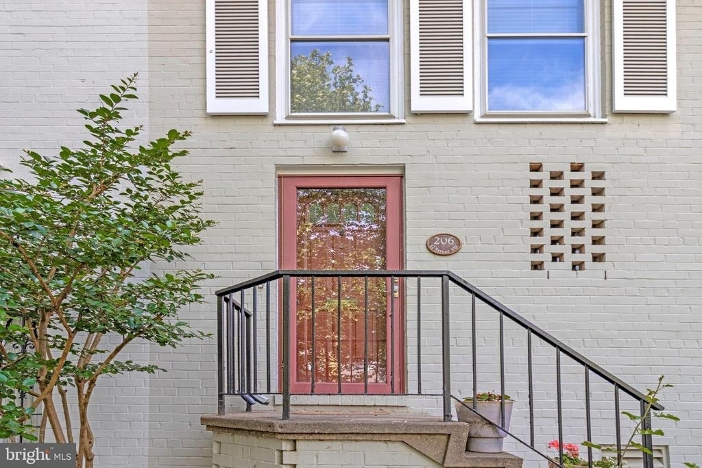206 G Street Sw - Photo 2