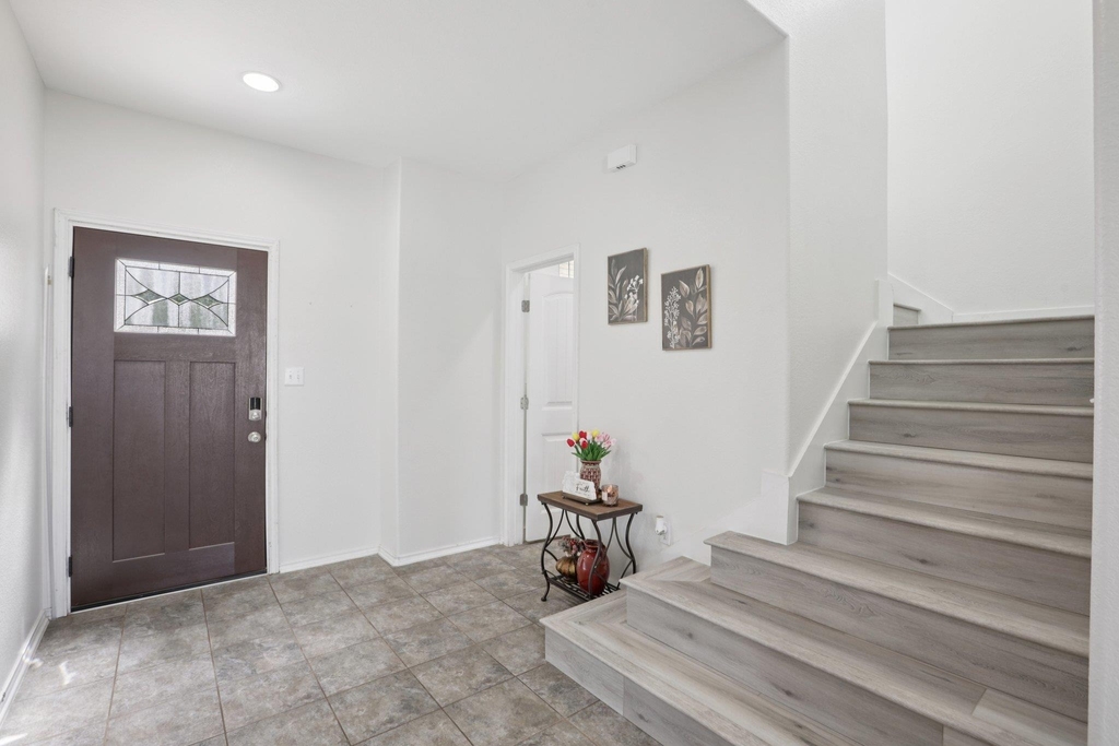 132 Brittany Ln - Photo 4