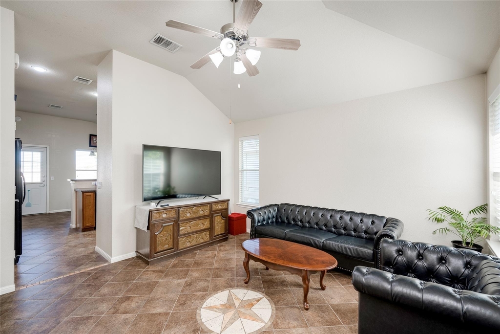 2408 Elara Dr - Photo 3