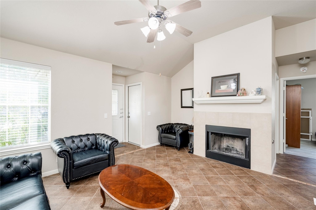 2408 Elara Dr - Photo 2