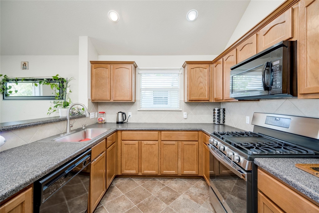 2408 Elara Dr - Photo 4